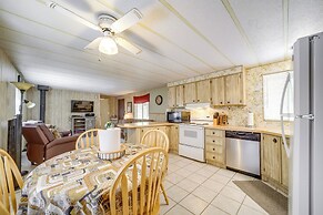 Near Hiking Trails: Tranquil Cabin in Munds Park!