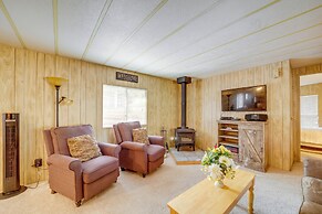 Near Hiking Trails: Tranquil Cabin in Munds Park!