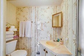 Near Hiking Trails: Tranquil Cabin in Munds Park!