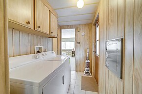 Near Hiking Trails: Tranquil Cabin in Munds Park!