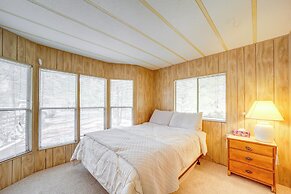 Near Hiking Trails: Tranquil Cabin in Munds Park!