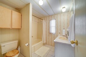 Near Hiking Trails: Tranquil Cabin in Munds Park!