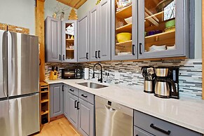 'the Nuthouse on Squirrel Creek': Ski & Hike!