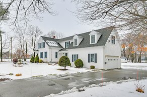 16 Mi to Boston: Home w/ Deck in Weymouth