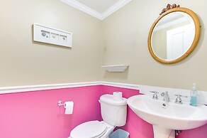 16 Mi to Boston: Home w/ Deck in Weymouth