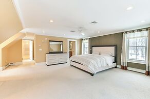 16 Mi to Boston: Home w/ Deck in Weymouth