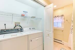 16 Mi to Boston: Home w/ Deck in Weymouth