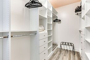 Walk to Beach: Cottage w/ Yard in Kure Beach!