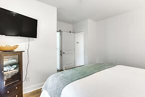 Walk to Beach: Cottage w/ Yard in Kure Beach!