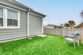 Walk to Beach: Cottage w/ Yard in Kure Beach!