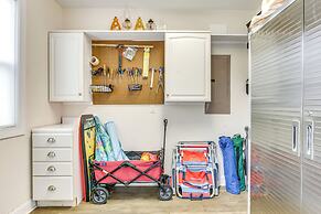 Walk to Beach: Cottage w/ Yard in Kure Beach!