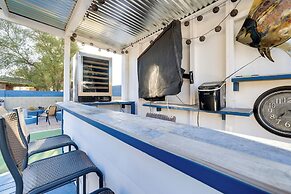 Putting Green & Hot Tub: Goodyear Retreat!