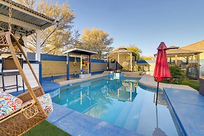 Putting Green & Hot Tub: Goodyear Retreat!
