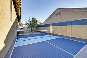 Putting Green & Hot Tub: Goodyear Retreat!