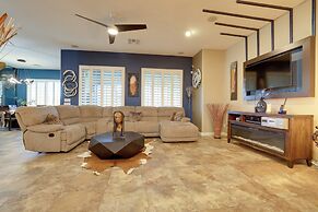 Putting Green & Hot Tub: Goodyear Retreat!