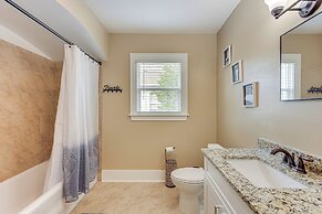 1 Mi to San Antonio Zoo: Olmos Park Apt!