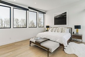 Mtn Views & Private Hot Tub: Luxe Tetonia Retreat