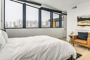 Mtn Views & Private Hot Tub: Luxe Tetonia Retreat