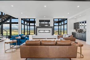 Mtn Views & Private Hot Tub: Luxe Tetonia Retreat