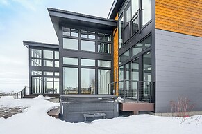 Mtn Views & Private Hot Tub: Luxe Tetonia Retreat