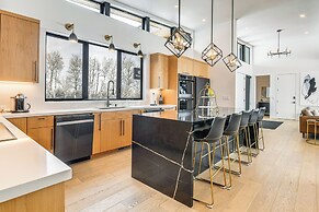 Mtn Views & Private Hot Tub: Luxe Tetonia Retreat