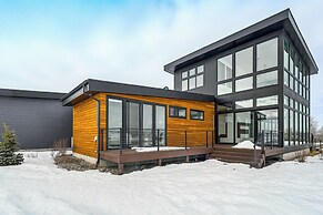 Mtn Views & Private Hot Tub: Luxe Tetonia Retreat