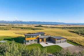 Mtn Views & Private Hot Tub: Luxe Tetonia Retreat
