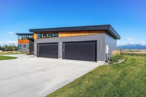 Mtn Views & Private Hot Tub: Luxe Tetonia Retreat