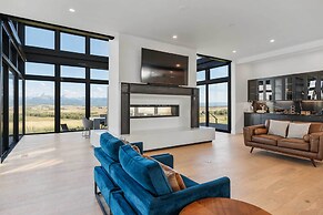 Mtn Views & Private Hot Tub: Luxe Tetonia Retreat