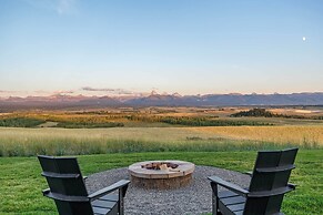 Mtn Views & Private Hot Tub: Luxe Tetonia Retreat
