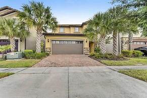 Gorgeous 5Bd w Private Pool Windsor Westside 8893