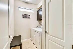 Gorgeous 5Bd w Private Pool Windsor Westside 8893