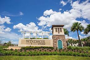 Gorgeous 5Bd w Private Pool Windsor Westside 8893