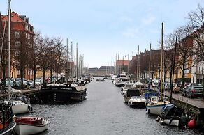 The Apartment Upstairs Canal Penthouse in Copenhagen