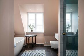 The Apartment Upstairs Canal Penthouse in Copenhagen