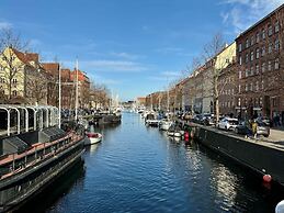 The Apartment Upstairs Canal Penthouse in Copenhagen