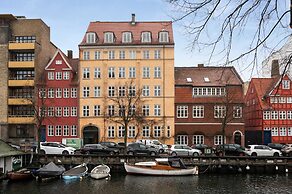 The Apartment Upstairs Canal Penthouse in Copenhagen