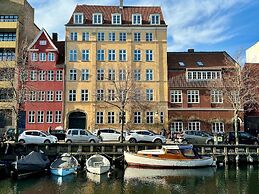 The Apartment Upstairs Canal Penthouse in Copenhagen