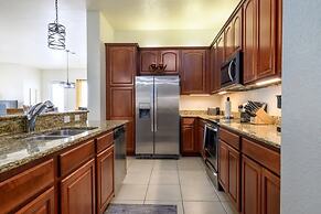 Pool View Penthouse 3 Bedroom Condo