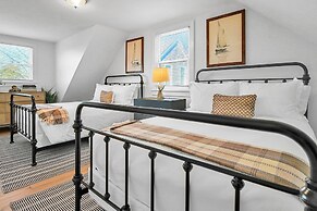 Charming 3br Home In Nantucket's Natural Beauty 3 Bedroom Home