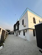 KOZY APARTMENT & LOUNGE