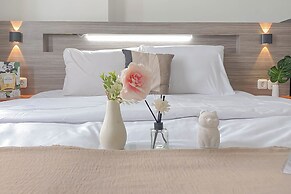 Warm And Comfortable 1Br Apartment At Vittoria Residence