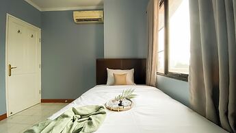 Spacious And Comfy 3Br At Puri Garden Apartment