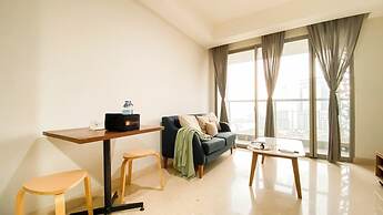 Cozy And Best Location 1Br Gold Coast Apartment