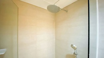 Cozy And Best Location 1Br Gold Coast Apartment