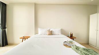 Cozy And Best Location 1Br Gold Coast Apartment