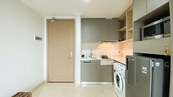 Cozy And Best Location 1Br Gold Coast Apartment