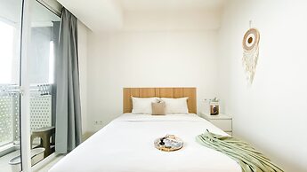 Homey Living Studio At West Vista Apartment