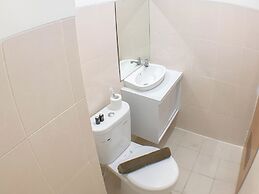 Minimalist And Cozy Studio Bale Hinggil Apartment