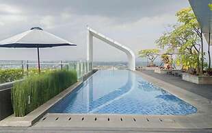 Cozy And Warm Studio Room At Uttara The Icon Apartment